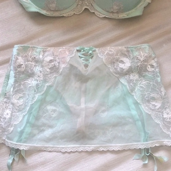 NWOT Victoria’s Secret Holiday Lingerie Garter, S - Picture 3 of 3